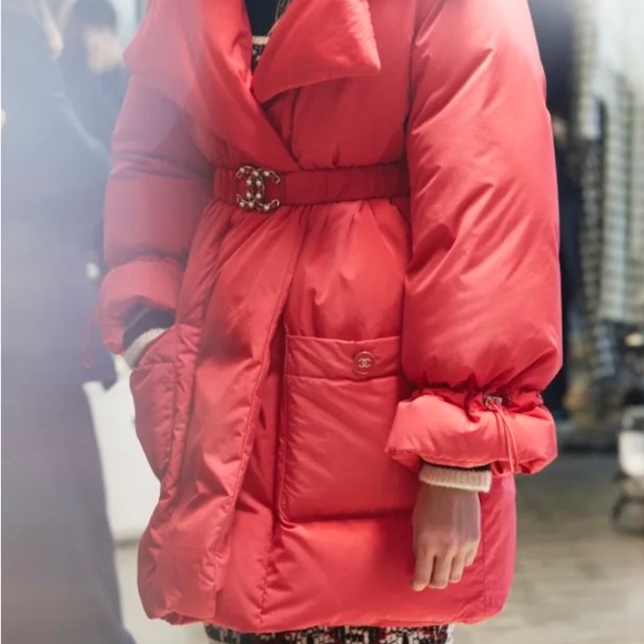 CHANEL COAT - Picture 3 of 4